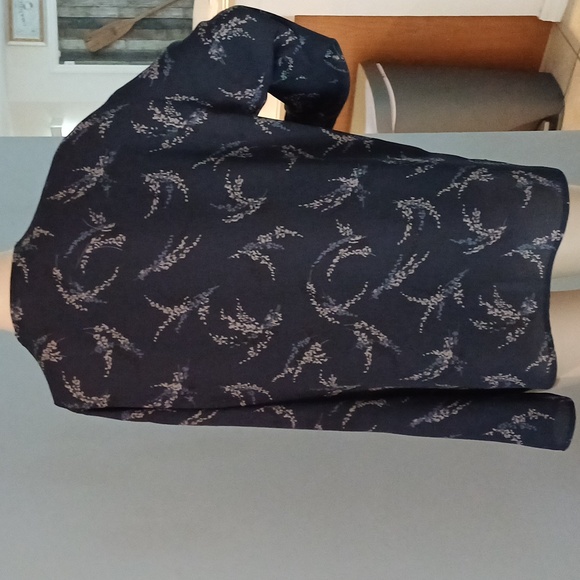 🔥🔥🔥Vince Spring navy blue floral henley blouse S - Picture 5 of 12